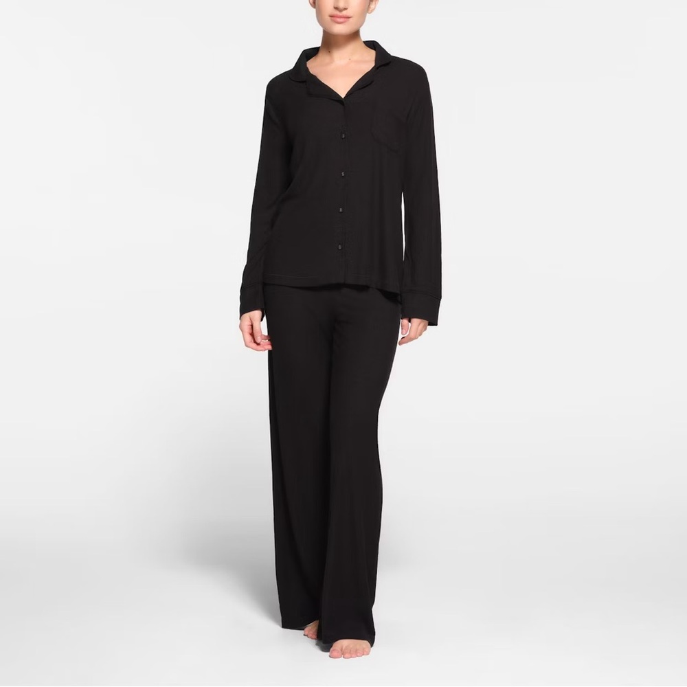 SKIMS soft lounge sleep set in onyx (black) size small, ribbed